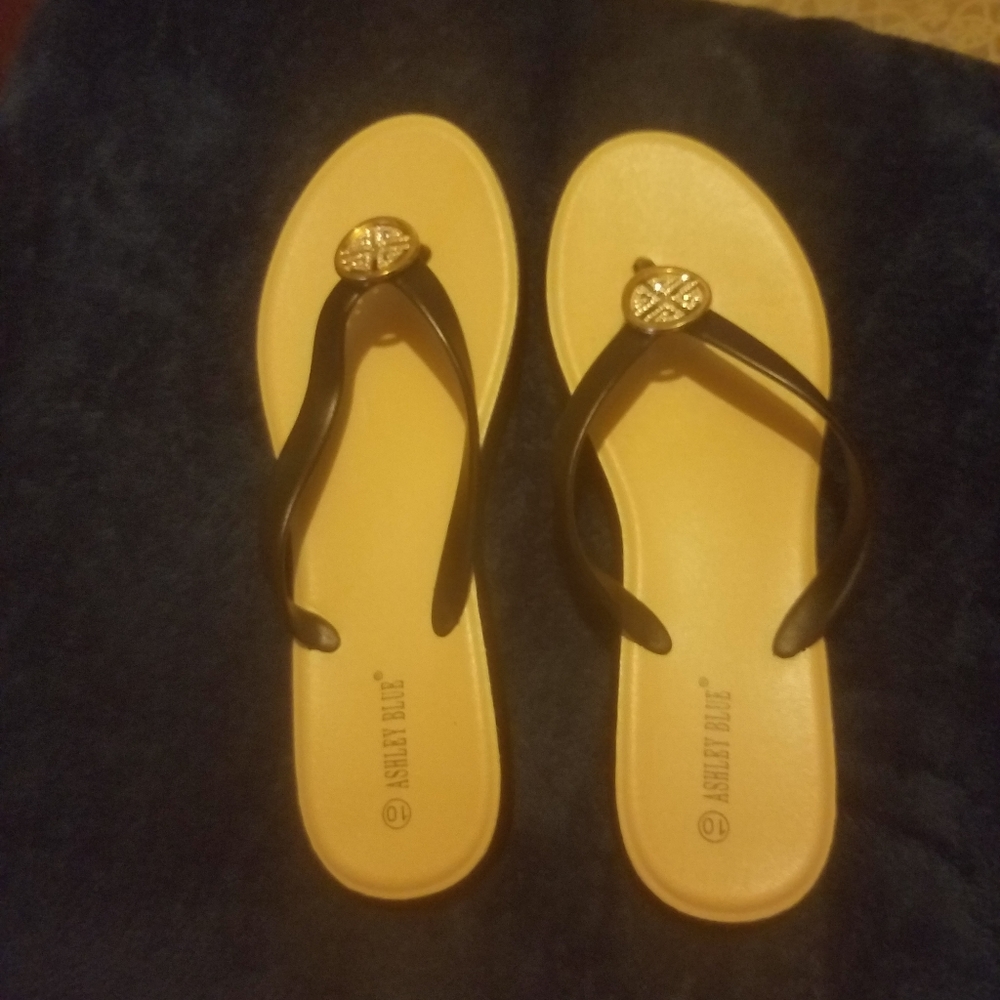Sandals - Picture 2 of 5